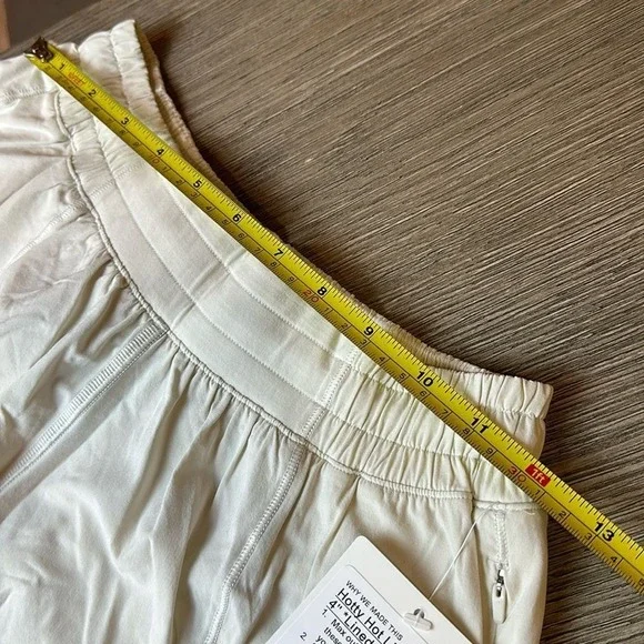 Lululemon Hotty Hot Low-Rise Lined Short 4" Bone size 4 NWT - Picture 4 of 5